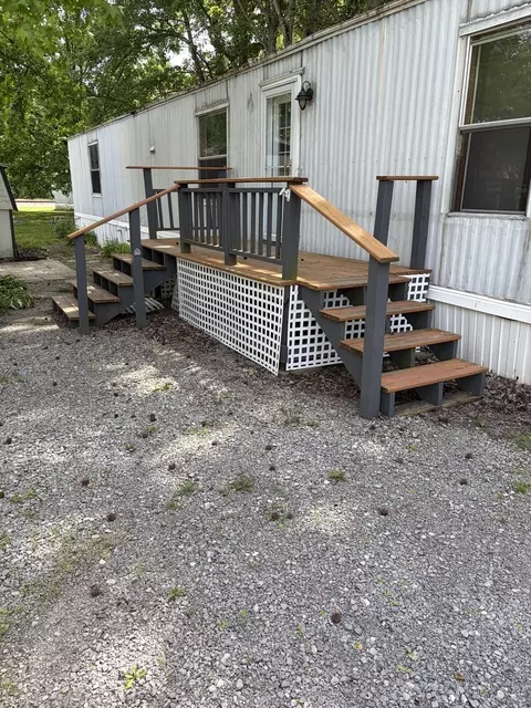 231 S Court St S #40, Benton, IL 62812