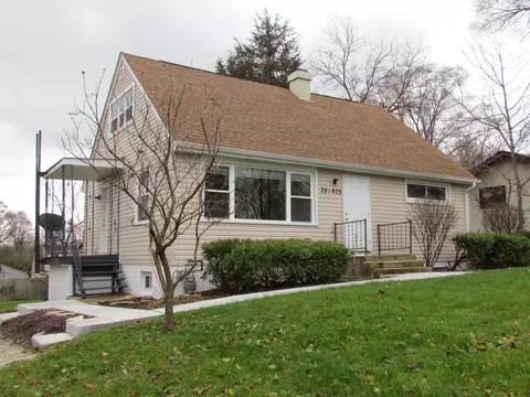 28 W625 Lester St, West Chicago, IL 60185