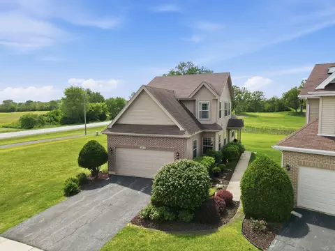 246 Sunset Blvd, Beecher, IL 60401