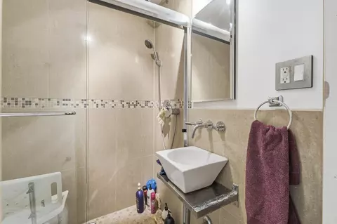 Bath - 2001 Plainfield Dr, Des Plaines, IL 60018 photo 1 of 2