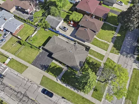 View/Area - 2001 Plainfield Dr, Des Plaines, IL 60018 photo 2 of 5