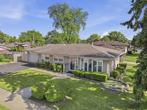 View/Area - 2001 Plainfield Dr, Des Plaines, IL 60018 photo 1 of 5