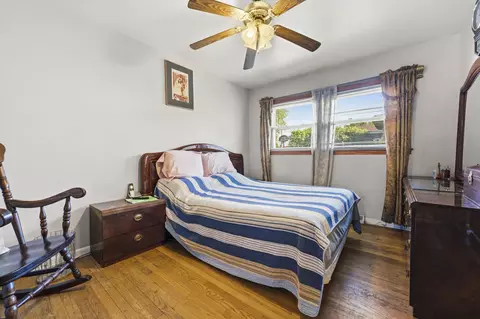 Bedroom - 2001 Plainfield Dr, Des Plaines, IL 60018 photo 1 of 3