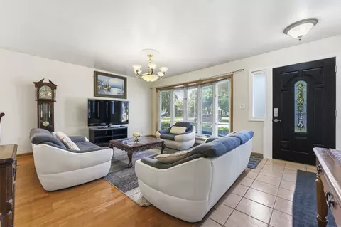 Living - 2001 Plainfield Dr, Des Plaines, IL 60018 photo 1 of 5