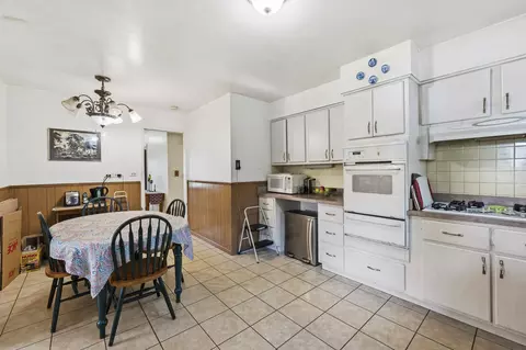 Kitchen - 2001 Plainfield Dr, Des Plaines, IL 60018 photo 3 of 3