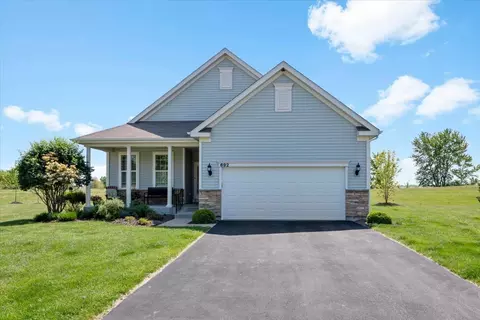 692 Canton Ct, Oswego, IL 60543