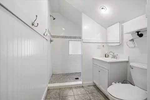 Bath - 616 Normal Ave, Normal, IL 61761 photo 2 of 2