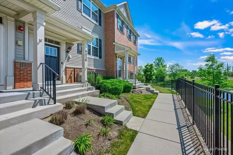 9026 Disbrow St, Huntley, IL 60142
