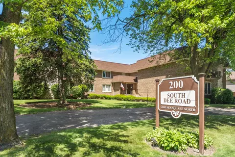 200 S Dee Rd #1D, Park Ridge, IL 60068