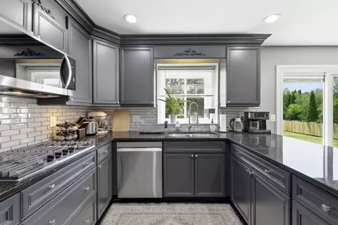 Kitchen - 845 Crabtree Ln, Cary, IL 60013 photo 3 of 4