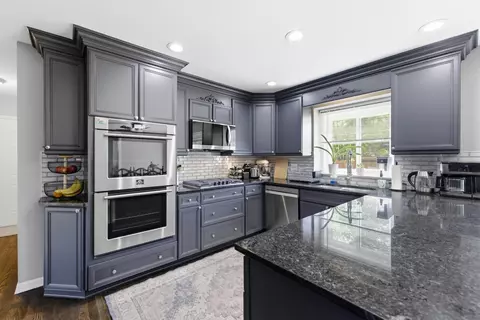 Kitchen - 845 Crabtree Ln, Cary, IL 60013 photo 2 of 4