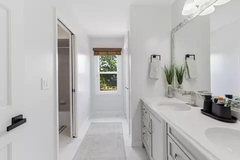 Bath - 845 Crabtree Ln, Cary, IL 60013 photo 2 of 5