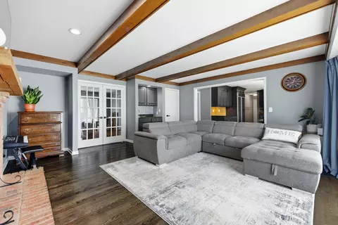 Living - 845 Crabtree Ln, Cary, IL 60013 photo 1 of 3