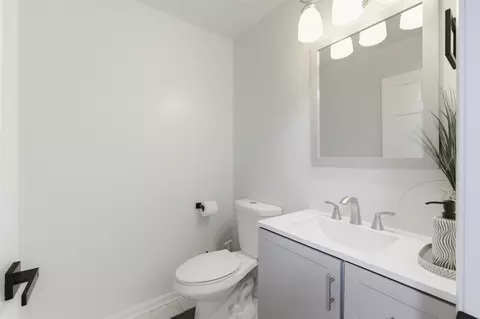 Bath - 845 Crabtree Ln, Cary, IL 60013 photo 4 of 5