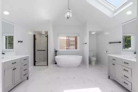 Bath - 845 Crabtree Ln, Cary, IL 60013 photo 1 of 5