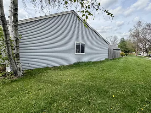 Exterior - 1376 Burns Dr, Elgin, IL 60120 photo 3 of 4