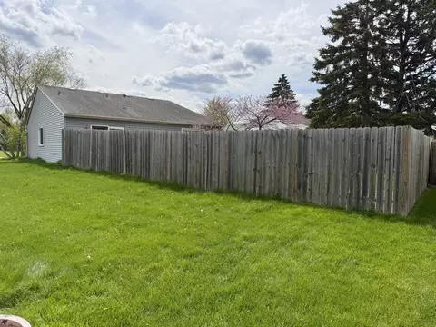 Exterior - 1376 Burns Dr, Elgin, IL 60120 photo 4 of 4