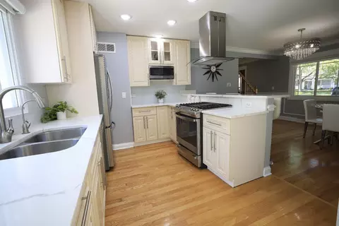 Kitchen - 121 Pine St, Deerfield, IL 60015 photo 3 of 4