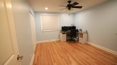 Bedroom - 121 Pine St, Deerfield, IL 60015 photo 5 of 9