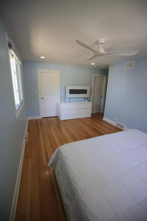 Bedroom - 121 Pine St, Deerfield, IL 60015 photo 4 of 9