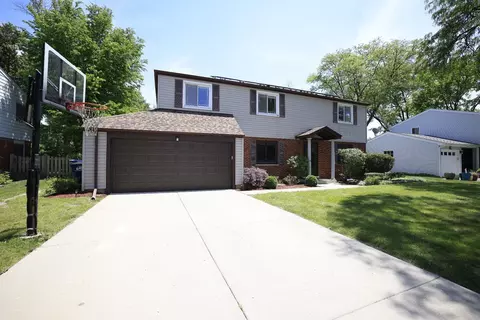 121 Pine St, Deerfield, IL 60015
