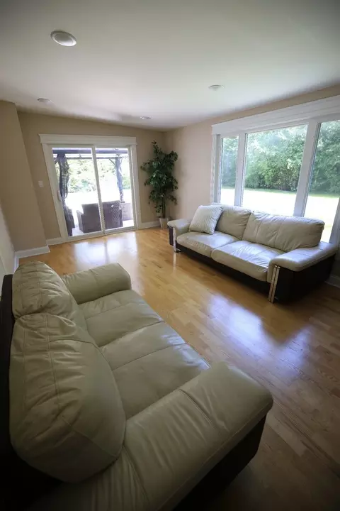 Living - 121 Pine St, Deerfield, IL 60015 photo 5 of 6
