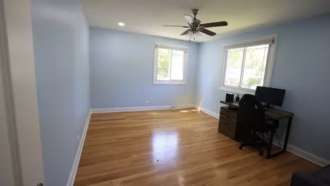 Bedroom - 121 Pine St, Deerfield, IL 60015 photo 6 of 9