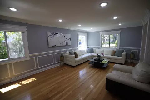 Living - 121 Pine St, Deerfield, IL 60015 photo 1 of 6