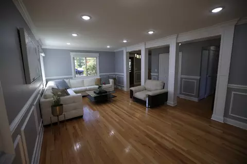Living - 121 Pine St, Deerfield, IL 60015 photo 2 of 6