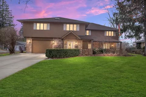 1415 W Hawthorne St, Arlington Heights, IL 60005