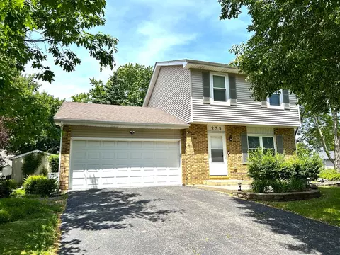 235 Westbrook Cir, Naperville, IL 60565