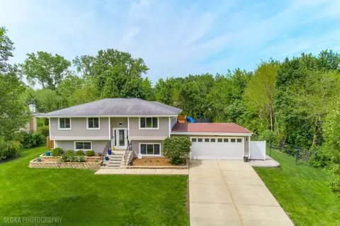 532 Cambridge Dr, Schaumburg, IL 60193