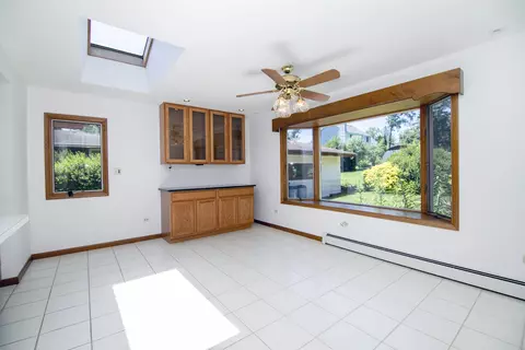 Living - 309 E Circle Dr, New Lenox, IL 60451 photo 4 of 8