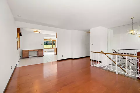 Living - 309 E Circle Dr, New Lenox, IL 60451 photo 3 of 8