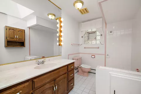 Bath - 309 E Circle Dr, New Lenox, IL 60451 photo 1 of 3