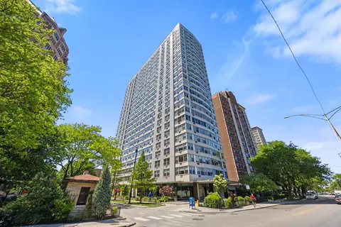 3900 N Lake Shore Dr #13B, Chicago, IL 60613