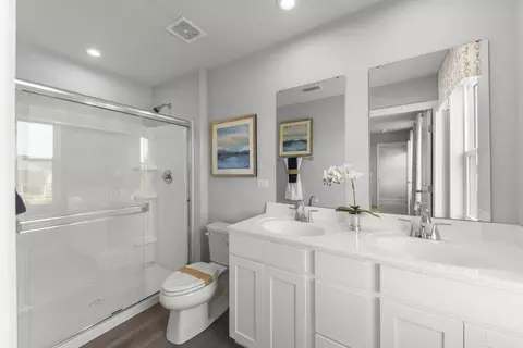 Bath - 7914 Greywall Blvd, Plainfield, IL 60586 photo 2 of 3