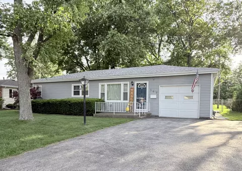 549 Juniper Ln, Bradley, IL 60915