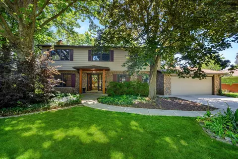 403 Meadowrue Ln, Batavia, IL 60510