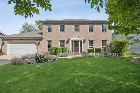 381 Prairie Knoll Dr, Naperville, IL 60565
