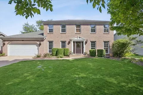 381 Prairie Knoll Dr, Naperville, IL 60565