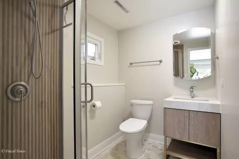 Bath - 2901 Gregg Dr, Mchenry, IL 60050 photo 3 of 3