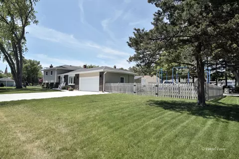 Exterior - 2901 Gregg Dr, Mchenry, IL 60050 photo 4 of 4