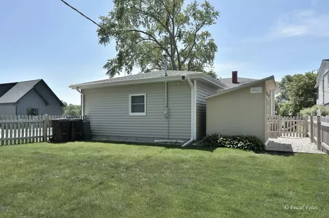 Exterior - 2901 Gregg Dr, Mchenry, IL 60050 photo 3 of 4