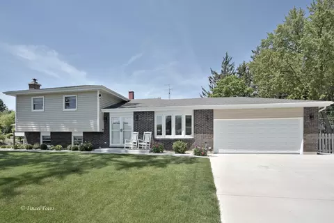2901 Gregg Dr, Mchenry, IL 60050
