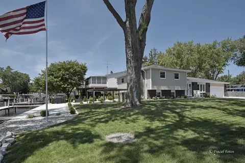 Exterior - 2901 Gregg Dr, Mchenry, IL 60050 photo 2 of 4
