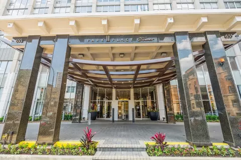655 W Irving Park Rd #4812, Chicago, IL 60613
