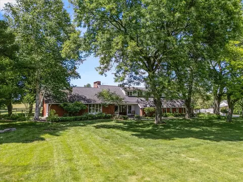 6 N056 Surrey Rd, Wayne, IL 60184