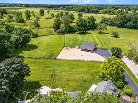 View/Area - 6 N056 Surrey Rd, Wayne, IL 60184 photo 3 of 4
