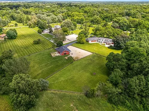 View/Area - 6 N056 Surrey Rd, Wayne, IL 60184 photo 2 of 4